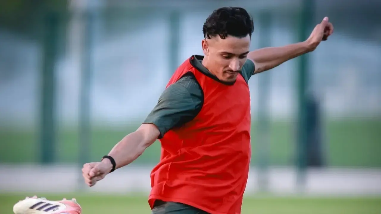 ما هي القنوات الناقلة لمباراة المغرب الفاسي واتحاد طنجة اليوم؟